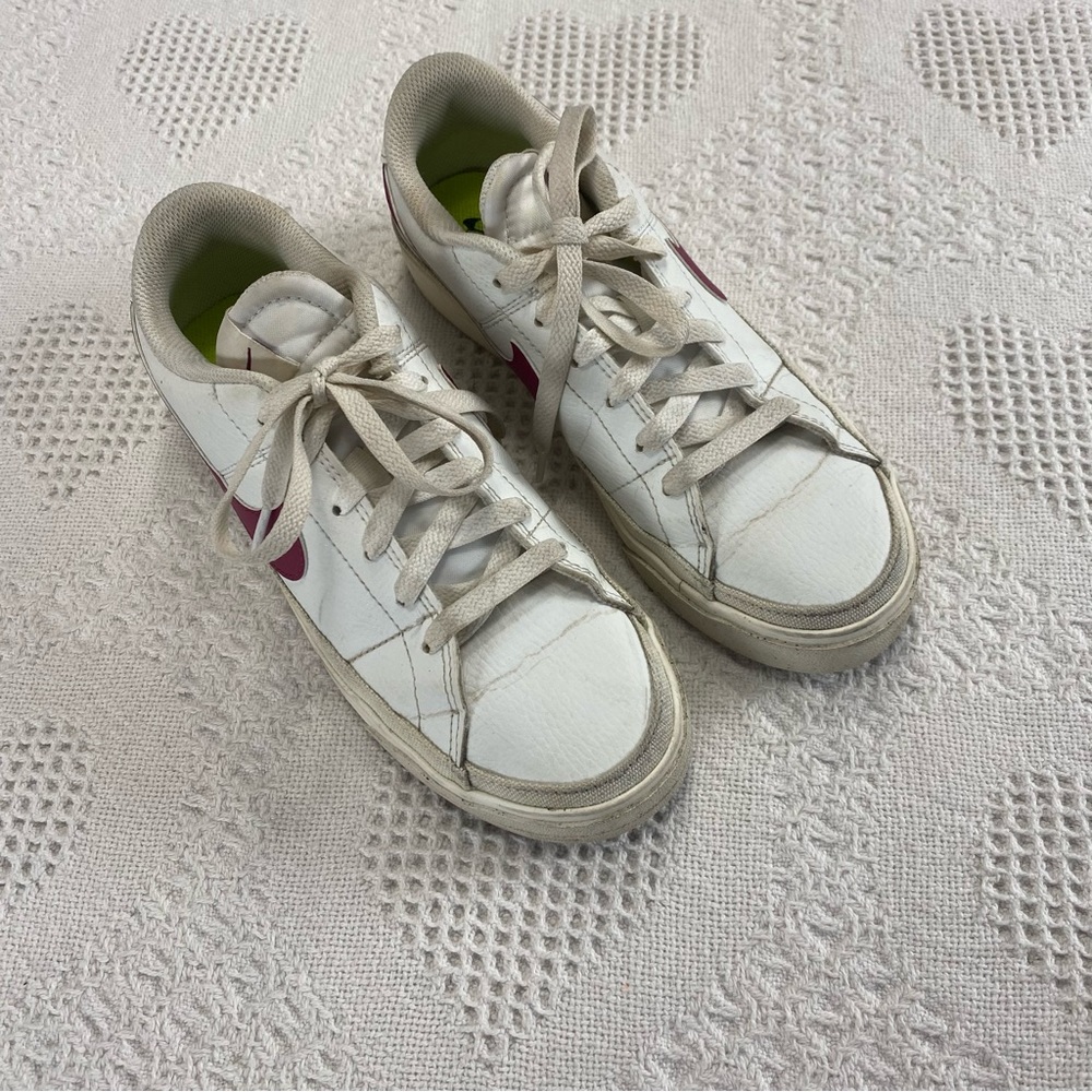 WOMEN'S NIKE COURT LEGACY NEXT NATURE CASUAL SHOES (7.5)